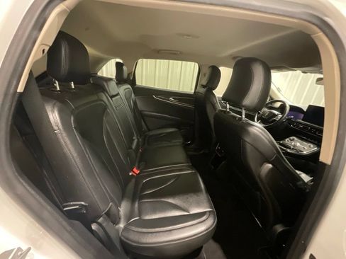Used 2022 Lincoln Nautilus FWD w/ Premium Package image 14