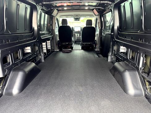 Used 2023 Ford E-Transit Low Roof image 17