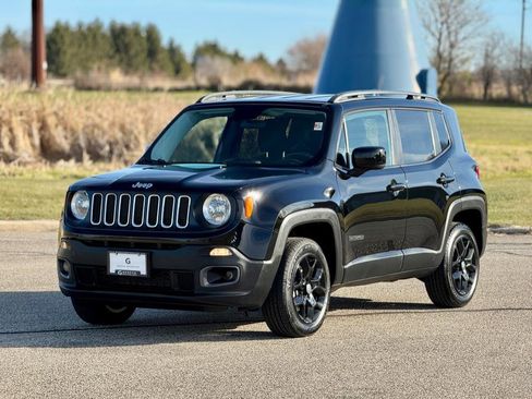 Used 2016 Jeep Renegade Latitude image 3