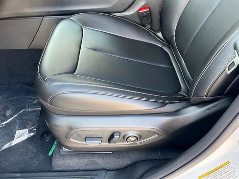 New 2025 Jeep Grand Cherokee Limited image 16