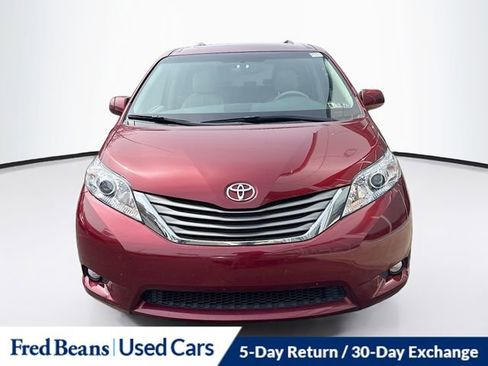 Used 2014 Toyota Sienna XLE image 1