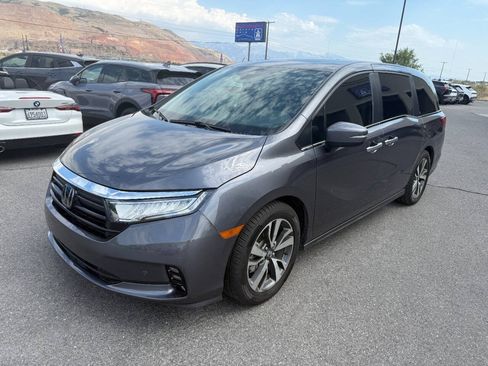 Used 2024 Honda Odyssey Touring image 2
