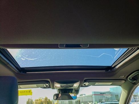 Used 2024 Toyota RAV4 SE image 24