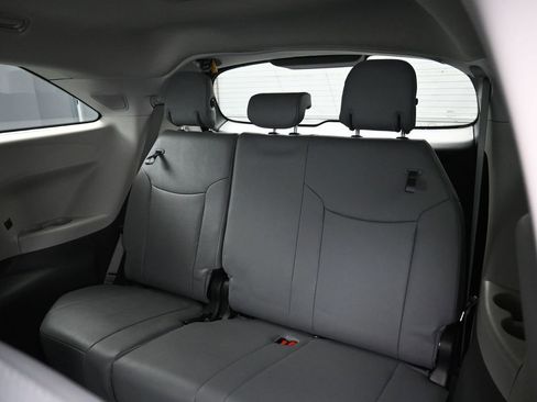 Certified 2024 Toyota Sienna XLE w/ XLE Plus Package image 32