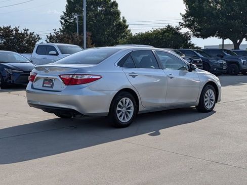 Used 2017 Toyota Camry LE FWD image 6