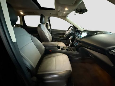 Used 2018 Ford Escape SE w/ SE Sport Appearance Package image 29