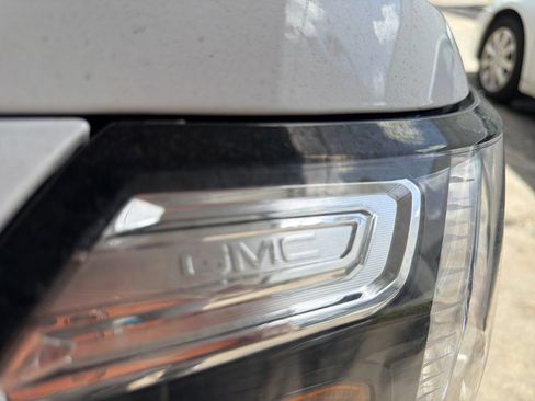 Used 2023 GMC Terrain SLE w/ Driver Convenience Package FWD image 9