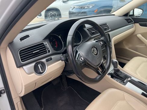Used 2019 Volkswagen Passat 2.0T Wolfsburg w/ Wheels & Sunroof Package FWD image 12