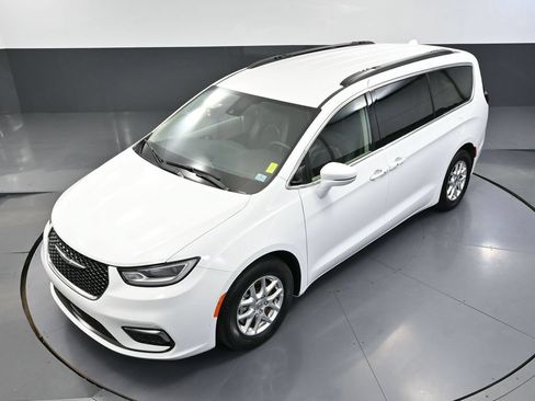 Used 2022 Chrysler Pacifica Touring-L FWD image 59