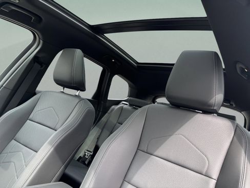 Used 2024 BMW X1 xDrive28i w/ Technology Package image 18