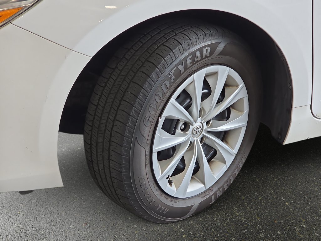 Used 2017 Toyota Camry LE FWD image 33