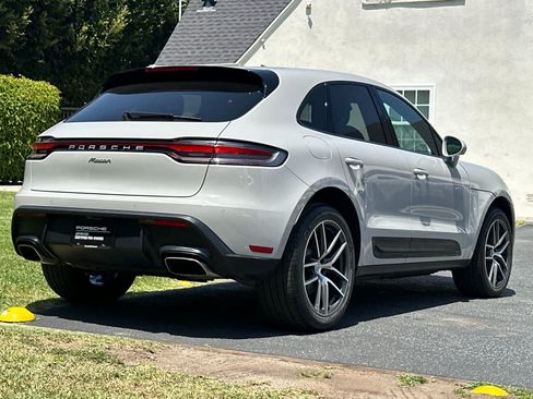 Certified 2025 Porsche Macan AWD/4WD image 8