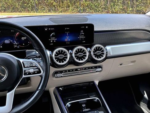 Used 2022 Mercedes-Benz GLB 250 image 6