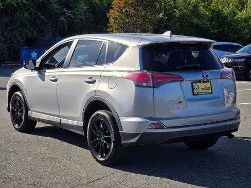 Used 2018 Toyota RAV4 LE FWD image 24