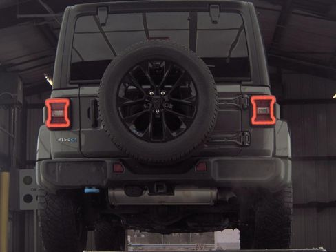 Used 2022 Jeep Wrangler Unlimited Sahara w/ Cold Weather Group image 4