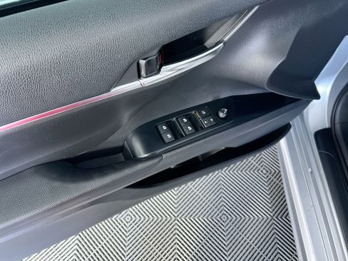 Used 2020 Toyota Camry SE image 14