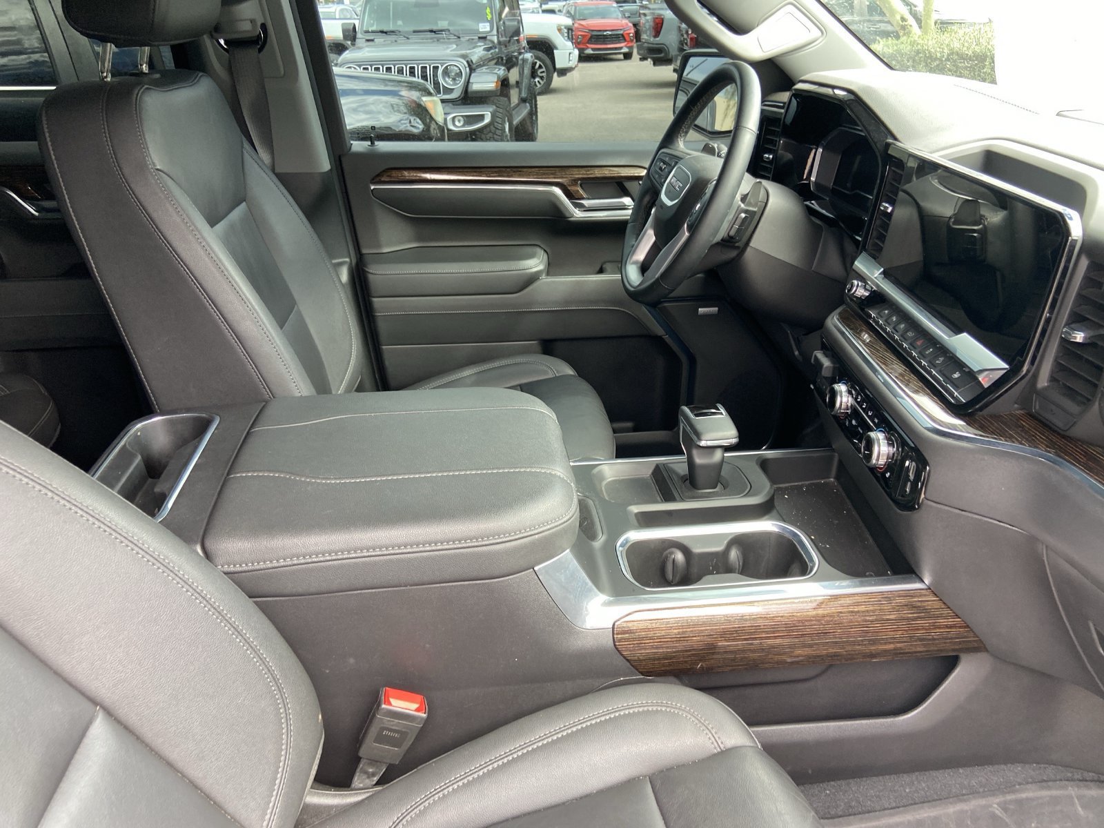 Used 2024 GMC Sierra 1500 Elevation w/ Elevation Premium Package AWD/4WD image 7