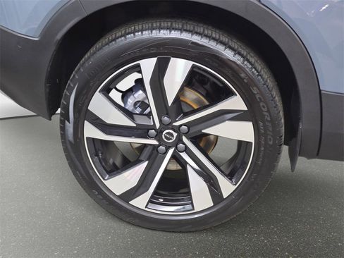 Used 2023 Volvo XC40 B5 Ultimate w/ Protection Package Premier image 35
