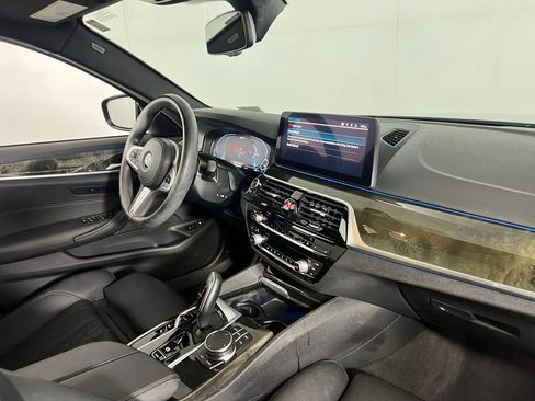 Used 2023 BMW 530e 530e iPerformance w/ M Sport Package image 30