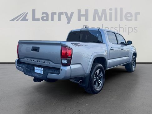 Used 2019 Toyota Tacoma TRD Sport w/ Technology Package image 5