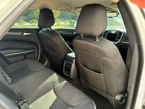 Used 2021 Chrysler 300 Touring RWD image 15
