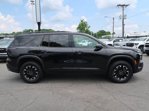 Used 2025 Chevrolet Traverse Z71 w/ Enhanced Driving Package AWD/4WD image 11