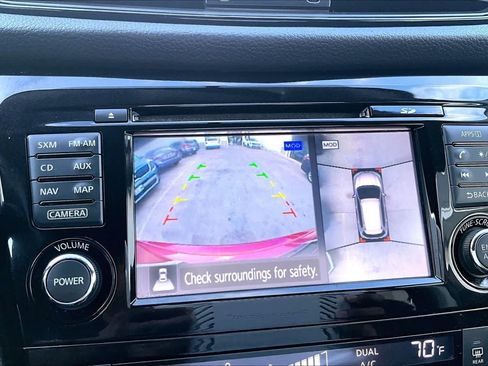 Used 2017 Nissan Rogue SV w/ Sun & Sound Touring Package AWD/4WD image 29