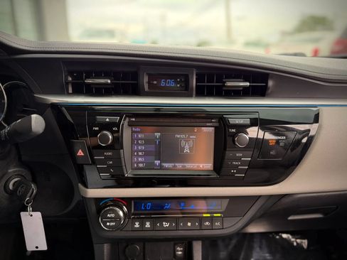 Used 2016 Toyota Corolla LE FWD image 12