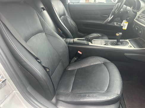 Used 2004 BMW Z4 2.5i image 14