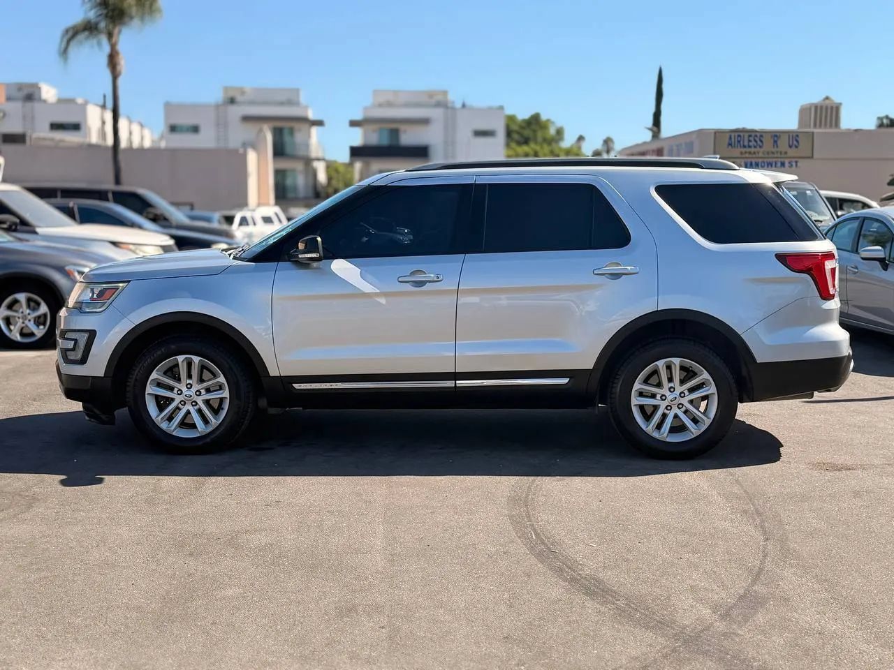 Used 2017 Ford Explorer XLT FWD image 10