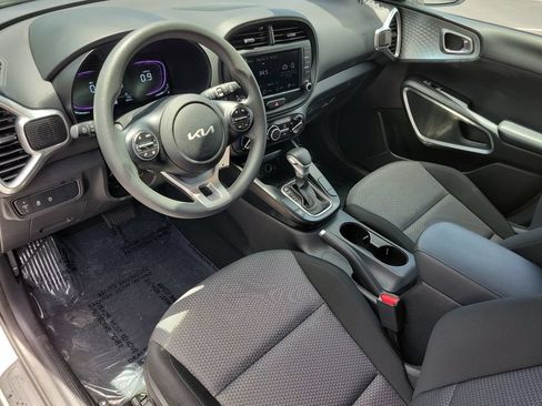 Used 2025 Kia Soul LX w/ LX Technology Package FWD image 20
