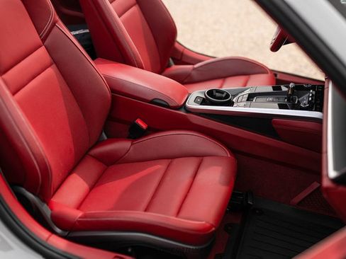 Used 2024 Porsche 911 Carrera image 36