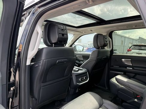 Used 2026 Ford Expedition Platinum w/ Driver's Package AWD/4WD image 10