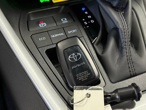 Used 2025 Toyota RAV4 XLE image 52