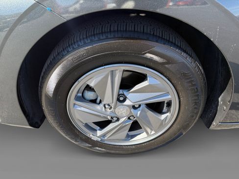 Certified 2024 Hyundai Elantra SE FWD image 9