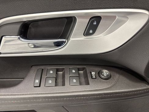 Used 2017 Chevrolet Equinox LT w/ Convenience Package image 26