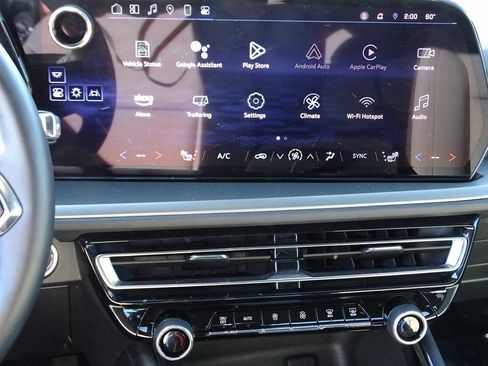 Used 2025 Chevrolet Traverse LT image 24