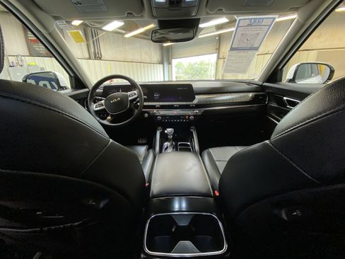 Used 2024 Kia Telluride SX w/ Towing Package image 18
