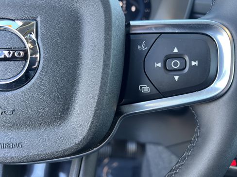 Used 2025 Volvo XC40 B5 Core image 20