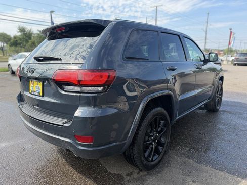 Used 2018 Jeep Grand Cherokee Altitude AWD/4WD image 7