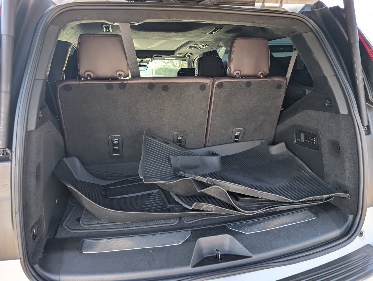 Used 2023 Cadillac Escalade Sport Platinum w/ LPO, Floor Liner Package AWD/4WD image 29