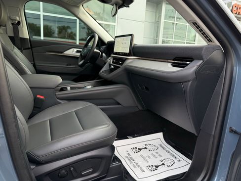 Used 2025 Ford Explorer Active w/ Active Comfort Package image 16