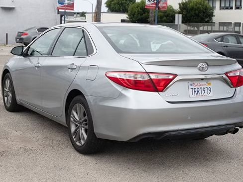 Used 2016 Toyota Camry SE FWD image 2