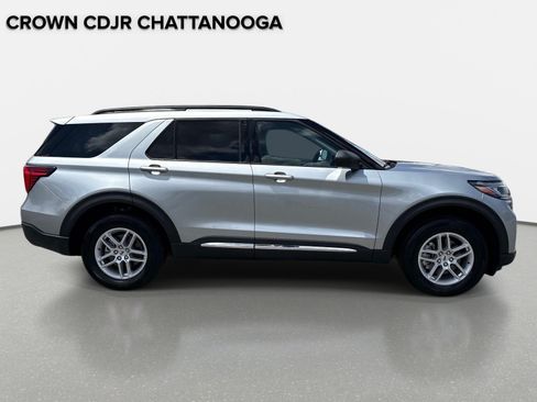 Used 2025 Ford Explorer Active AWD/4WD image 4