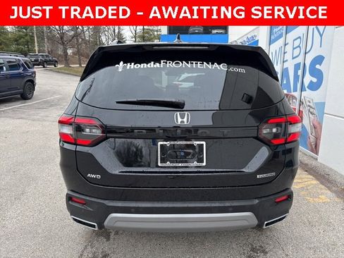 Used 2025 Honda Pilot Touring image 7