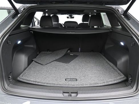 New 2026 Volkswagen Atlas Cross Sport SE image 12