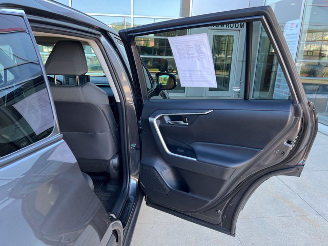 Used 2022 Toyota RAV4 XLE w/ Convenience Package AWD/4WD image 32