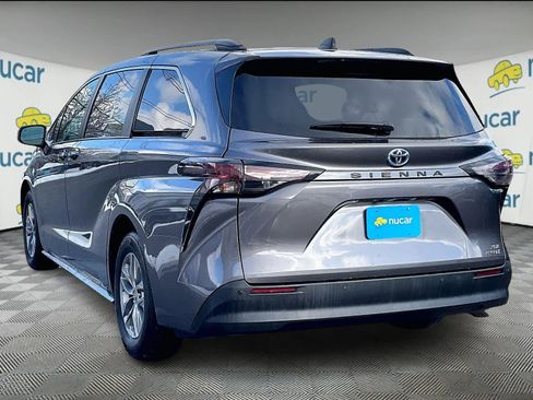 Used 2024 Toyota Sienna XLE image 4