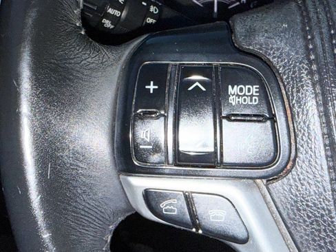 Used 2014 Toyota Highlander XLE AWD/4WD image 42