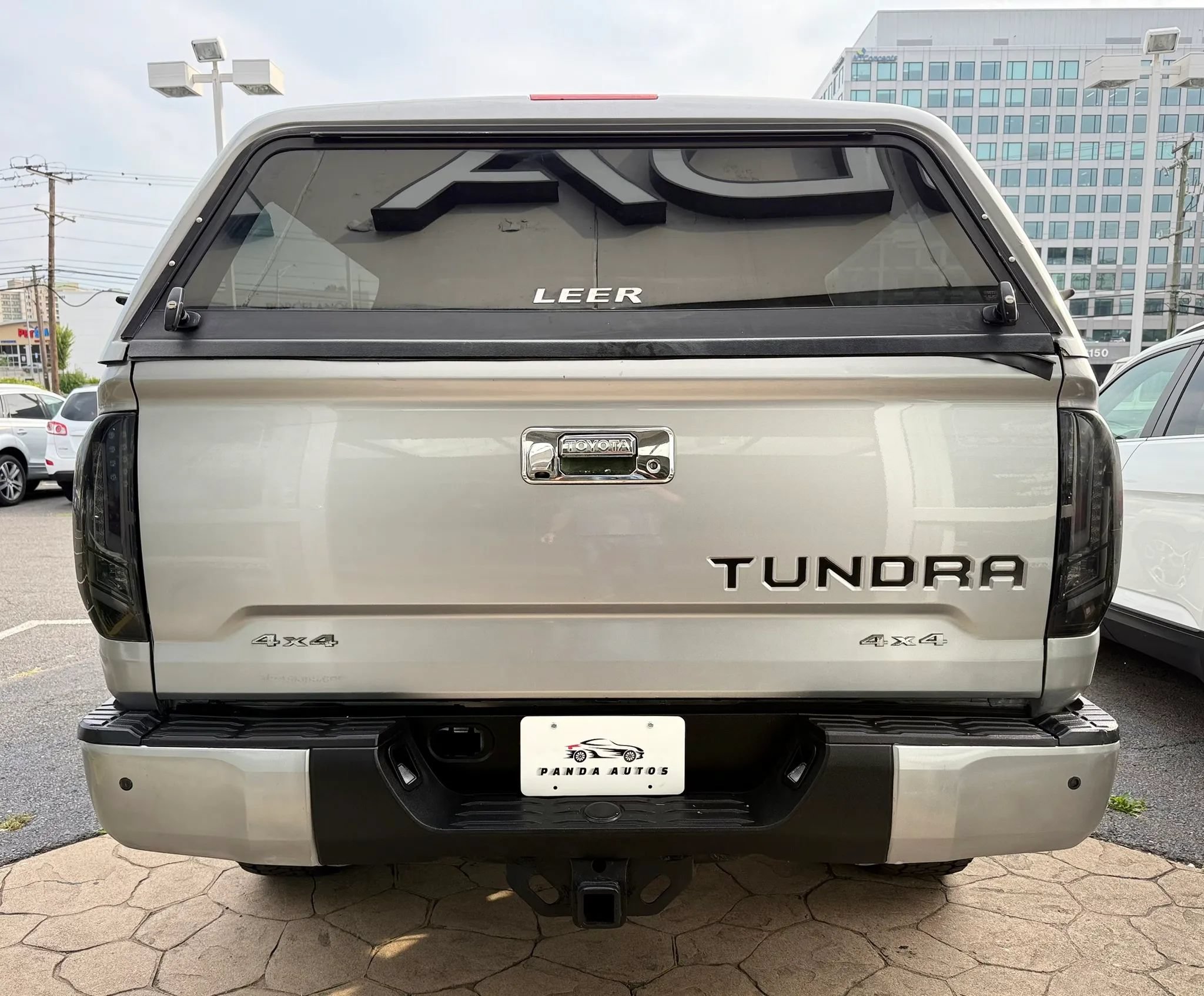 Used 2017 Toyota Tundra Limited w/ Limited Premium Package AWD/4WD image 6